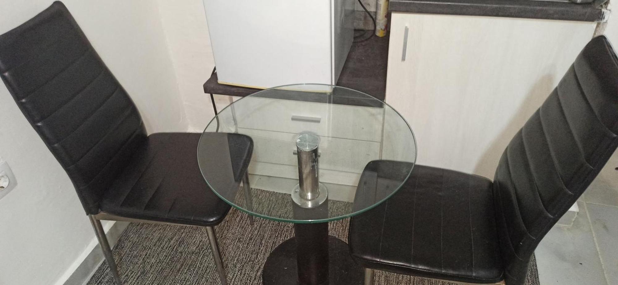 Beautiful 1-bedroom Next To Center Apartment *